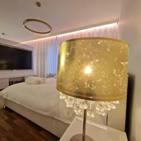 Luxury Princessa Apartment & Garage & Cable Tv Channels Varsovia Exterior foto
