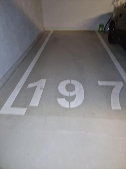 Luxury Princessa & Garage & Cable Tv Channels Apartment
