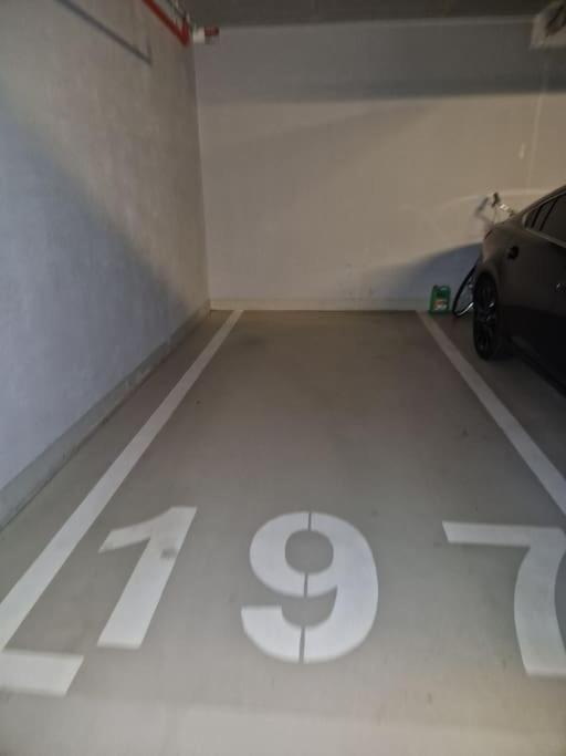 Luxury Princessa & Garage & Cable Tv Channels * Warsaw