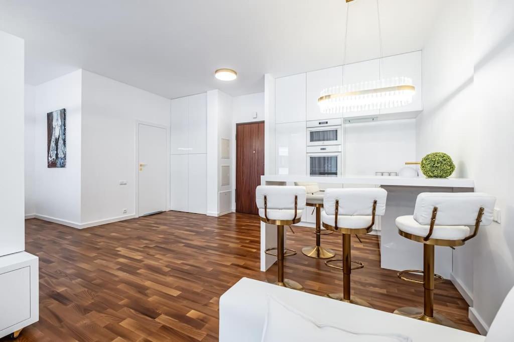 Luxury Princessa & Garage & Cable Tv Channels Apartment