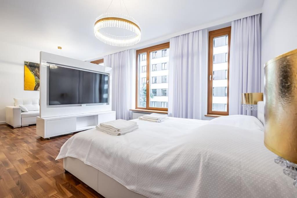 Luxury Princessa & Garage & Cable Tv Channels Apartment Warsaw