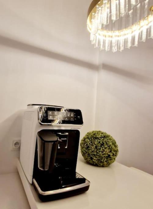 Luxury Princessa & Garage & Cable Tv Channels Apartment