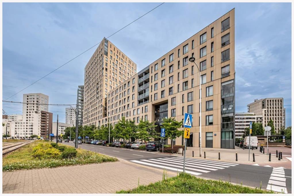 Luxury Princessa & Garage & Cable Tv Channels Apartment Warsaw