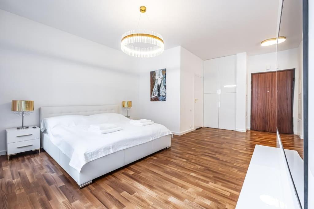 Luxury Princessa & Garage & Cable Tv Channels Apartment *