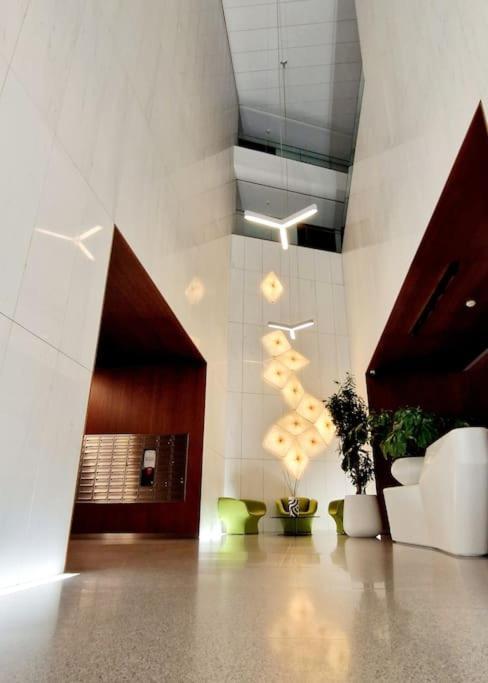 Luxury Princessa & Garage & Cable Tv Channels Apartment