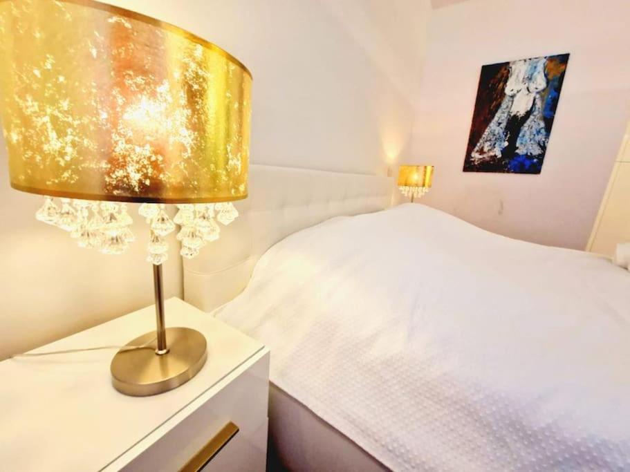 Luxury Princessa & Garage & Cable Tv Channels Apartment